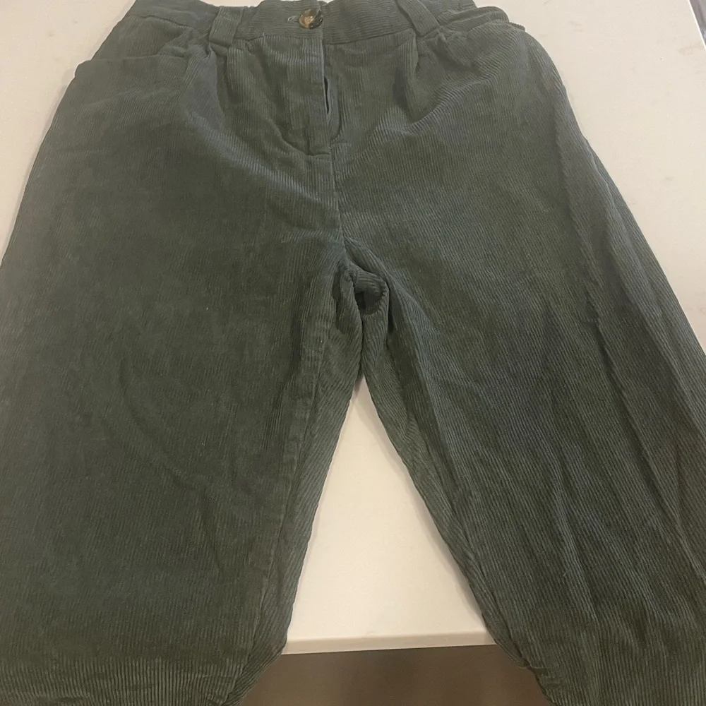 Simplee Forest Green baggie Corduroy Pants in size medium